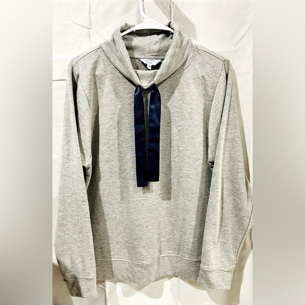 Women’s Medium Crown & Ivy Gray Long Sleeve Top